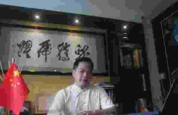 大师算命 男女寻佳缘，六爻一卦知成败。